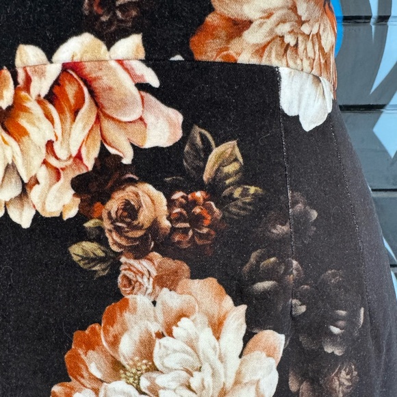 Dolce & Gabbana Floral Velvet A Line Skirt size 42, worn ONCE! - Picture 3 of 9